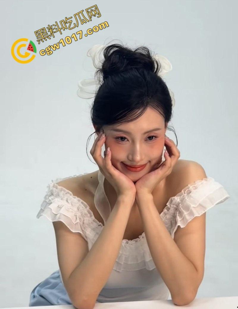 广东舞蹈老师【孙忆梦】万圣节惊爆!女神被秘密调教,全裸舔屌舔肛,摇奶颜射,尽显小母狗风骚!-14