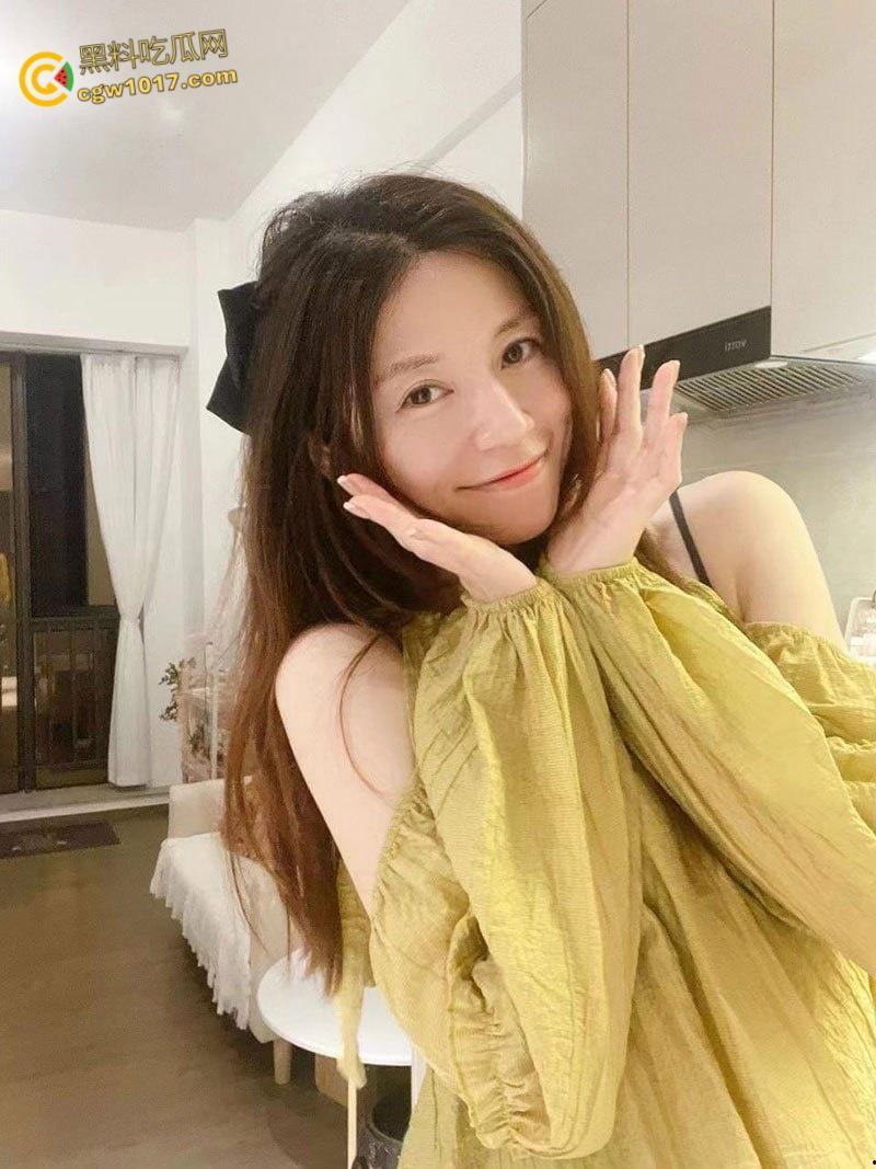 福建极品人妻【陈润好】，婚后出轨与炮友偷情开房，女上骑乘各种姿势疯狂榨精，全程骚话淫叫不断！-1