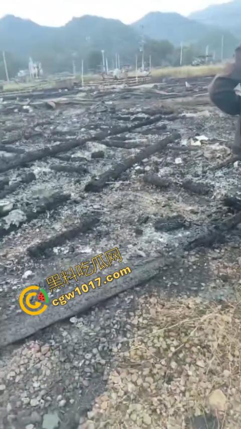 宁德突发火灾!渔船连环暴燃,火舌腾空,夜间被烈焰吞噬殆尽,惊险一刻令人心神俱裂!-8