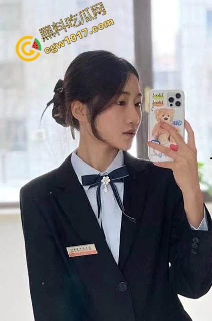 辽源巴卤社火锅店老板娘私下嗜好多人乱交,绿帽老公分享骚照,性感骚穴被无套爆操,白浆横流,淫靡不堪!-1