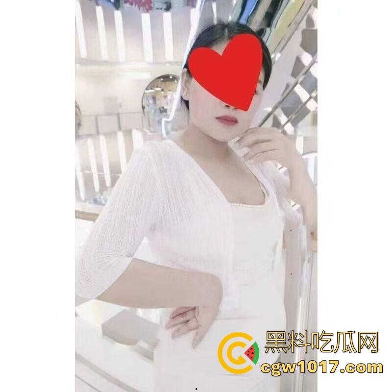 孕妇妈妈卖自己母乳,居然还供不应求？有此等好事怎么我总是最后一个知道的，都是大奶母狗，边干边喷奶！-12