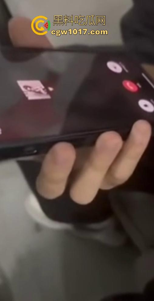 东莞电子科技学校女友【钟幸】出轨,四川男友千里之外打语音被绿茶婊戴帽,还嘲讽说兄弟这叫声还没之前骚!-2