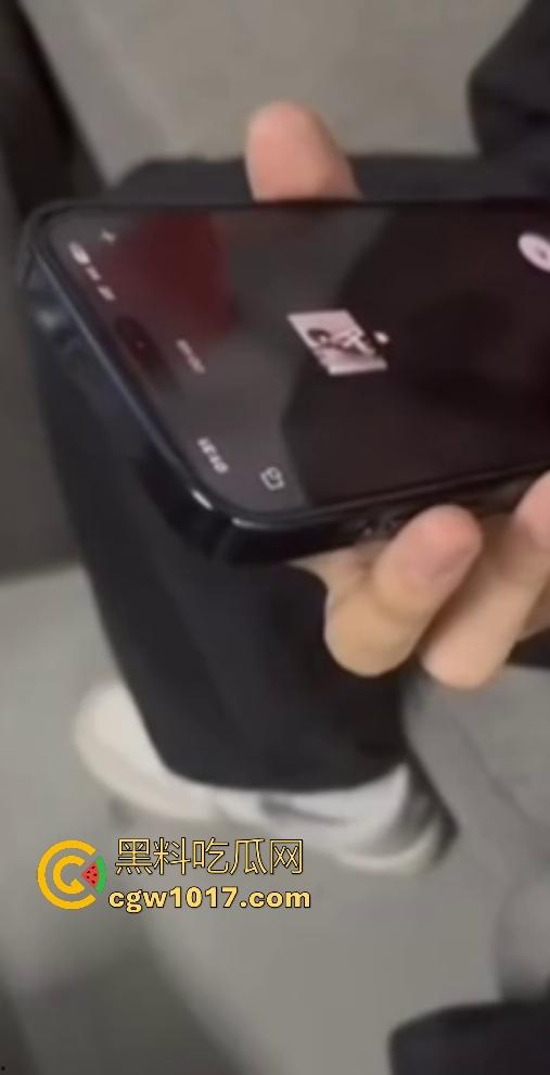 东莞电子科技学校女友【钟幸】出轨,四川男友千里之外打语音被绿茶婊戴帽,还嘲讽说兄弟这叫声还没之前骚!-3