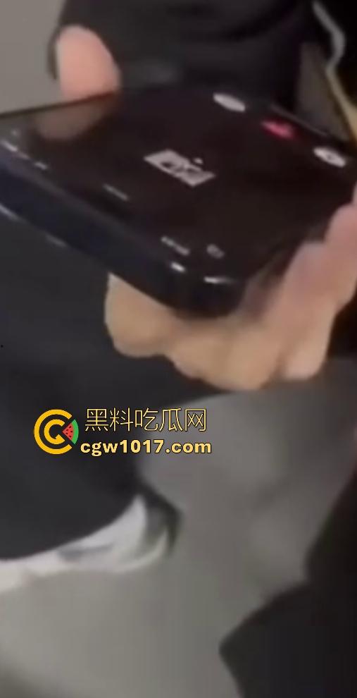 东莞电子科技学校女友【钟幸】出轨,四川男友千里之外打语音被绿茶婊戴帽,还嘲讽说兄弟这叫声还没之前骚!-4