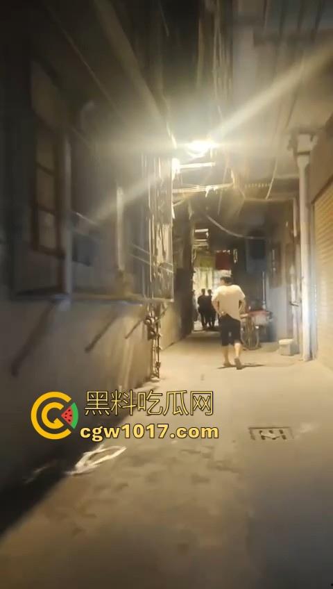 好酒不怕时间长,好妓不怕巷子深,瓜友深夜探索广东汕头小巷子,越往后越惊喜,质量还可以啊!-3