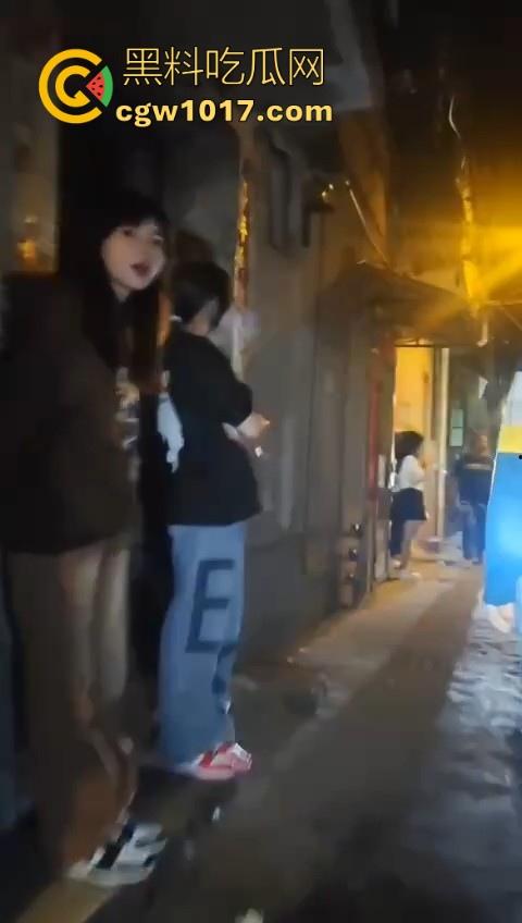 好酒不怕时间长,好妓不怕巷子深,瓜友深夜探索广东汕头小巷子,越往后越惊喜,质量还可以啊!-6
