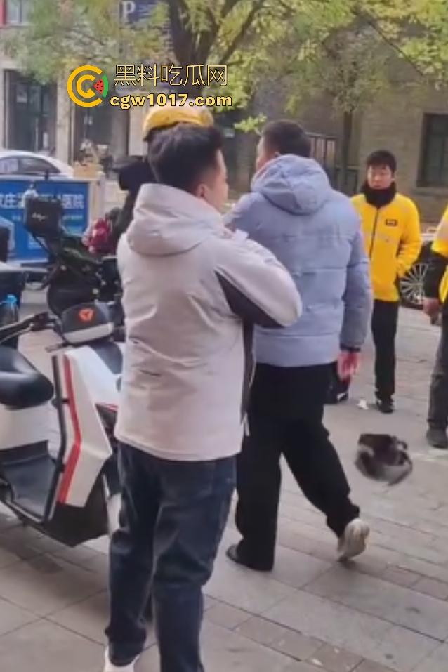 石家庄美团外卖小哥忍无可忍血刃站长,5块单子只给1块,离职扣80%工资逼人走绝路,这不是活该找刀吗?-2