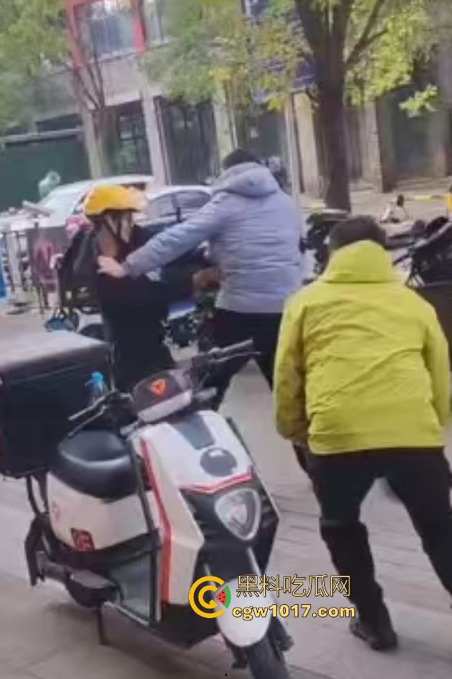 石家庄美团外卖小哥忍无可忍血刃站长,5块单子只给1块,离职扣80%工资逼人走绝路,这不是活该找刀吗?-5