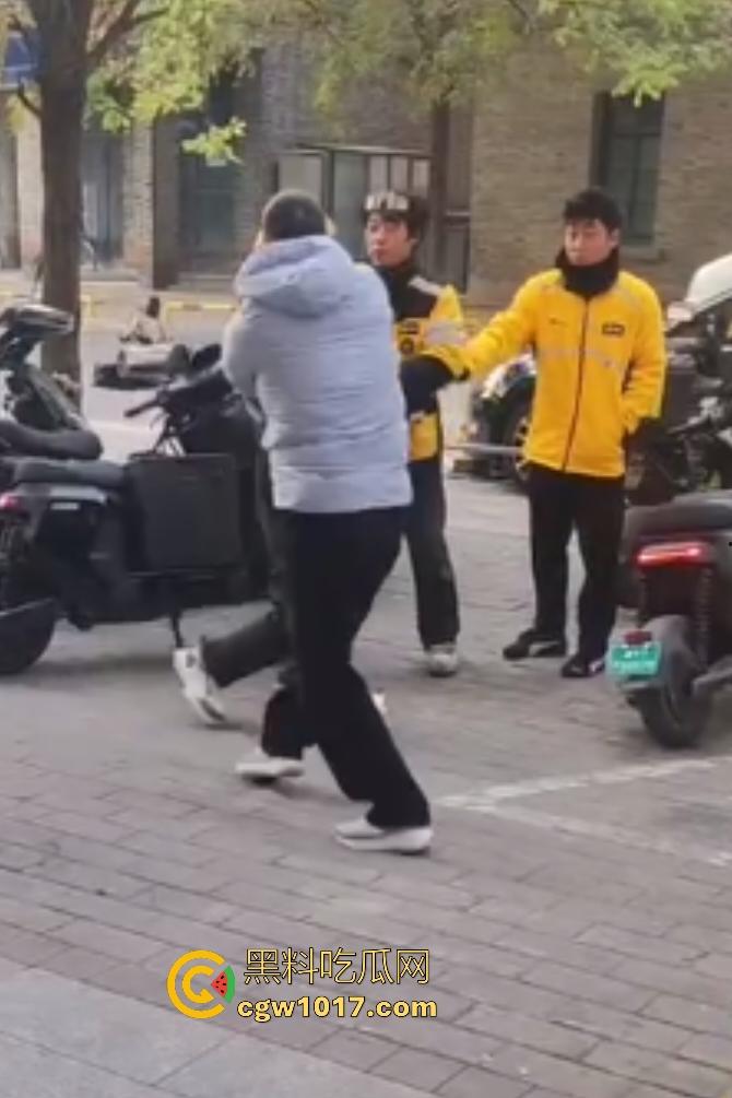 石家庄美团外卖小哥忍无可忍血刃站长,5块单子只给1块,离职扣80%工资逼人走绝路,这不是活该找刀吗?-6