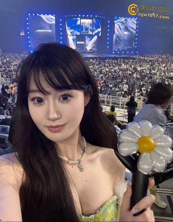 北方工大绝美校花，遭男友背刺大量自拍流出，玩户外露出取外卖，花式性爱舔肛吸屌，穿着护士制服被后入猛草！-1