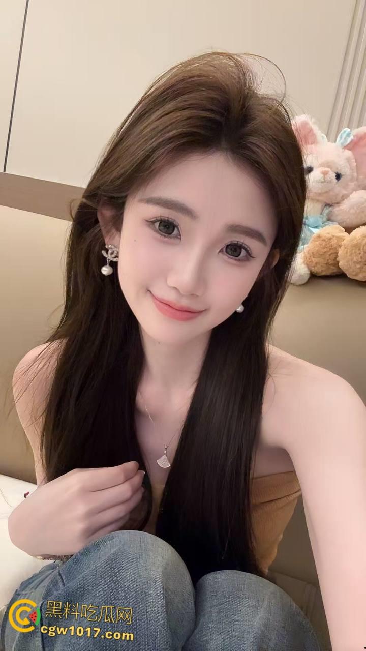 帮小姨子搬东西,小母狗竟用骚逼回报 ,高跟鞋开档白丝抠逼自慰,车震无套中出白虎嫩穴,干的白浆流一地!-3