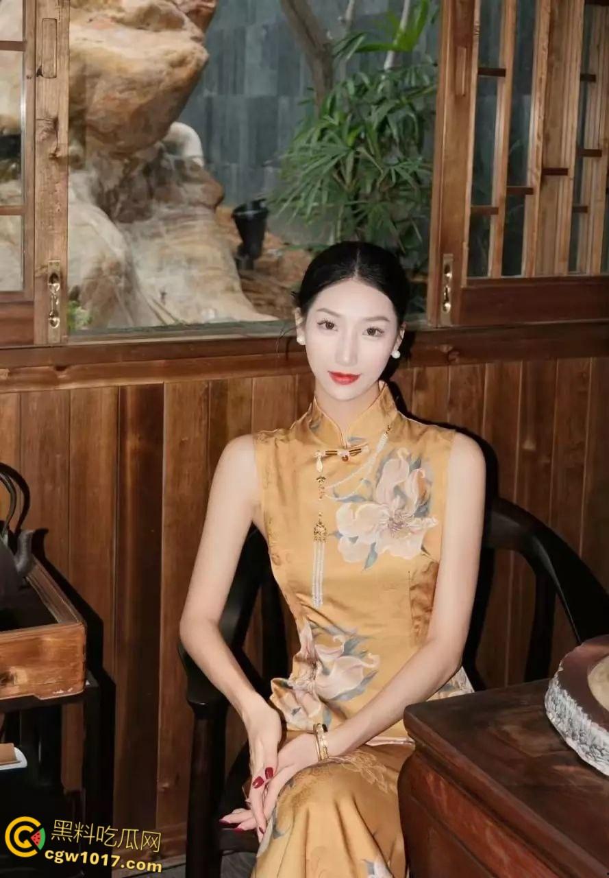 山东青岛在职教师【韩艳芳】日常生活中为人师表,曝出私下却是瘾君子,吸完以后淫靡至极,聚众淫乱!-2