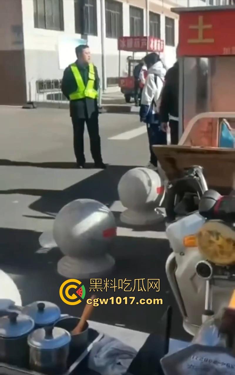 大同四中淀粉肠事件始末！女孩放学期间购买，副校长郭永乐没收人家家门钥匙，跟电动车钥匙，学生纷纷声讨支援！-4