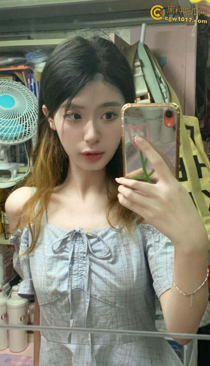 福建师范大学校花【李晓梅】她翘起雪白肥臀,白丝玉足玩弄男友大屌,粉嫩小穴被后入狂操呻吟不断!-2