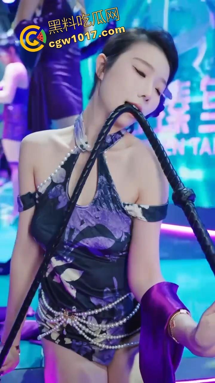 近期刷爆网络的广州成人展来啦！各种刑具成人用品花样多多，极品模特上演情趣诱惑，真是宅男的梦想啊！-3