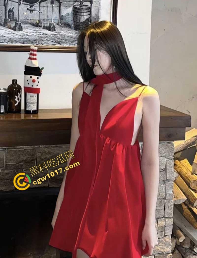 成都长腿御姐【张曦文】私密约炮视频曝光:T台女神化身淫娃荡妇,女上位骑乘金主大屌,淫穴喷张遭全网围观!-1