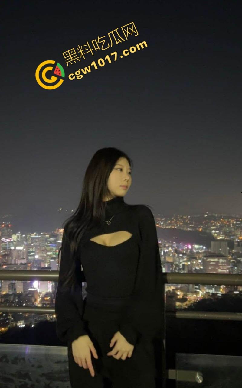 新加坡性感美女留学生被前男友泄露性爱视频爆红网络,极品身材被各种爆操 淫荡本质尽显无遗,火辣画面引发热议-3