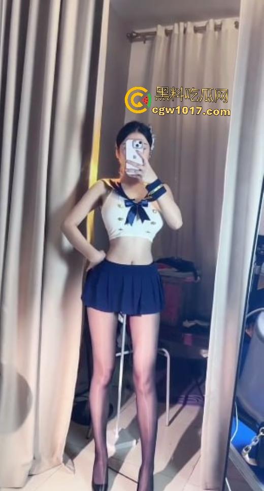 快手性感巨乳【欧尼】经常“视频开会”，情趣内衣黑丝摸逼不插，金主手淫还戴套，这是要把精液寄过去？-2