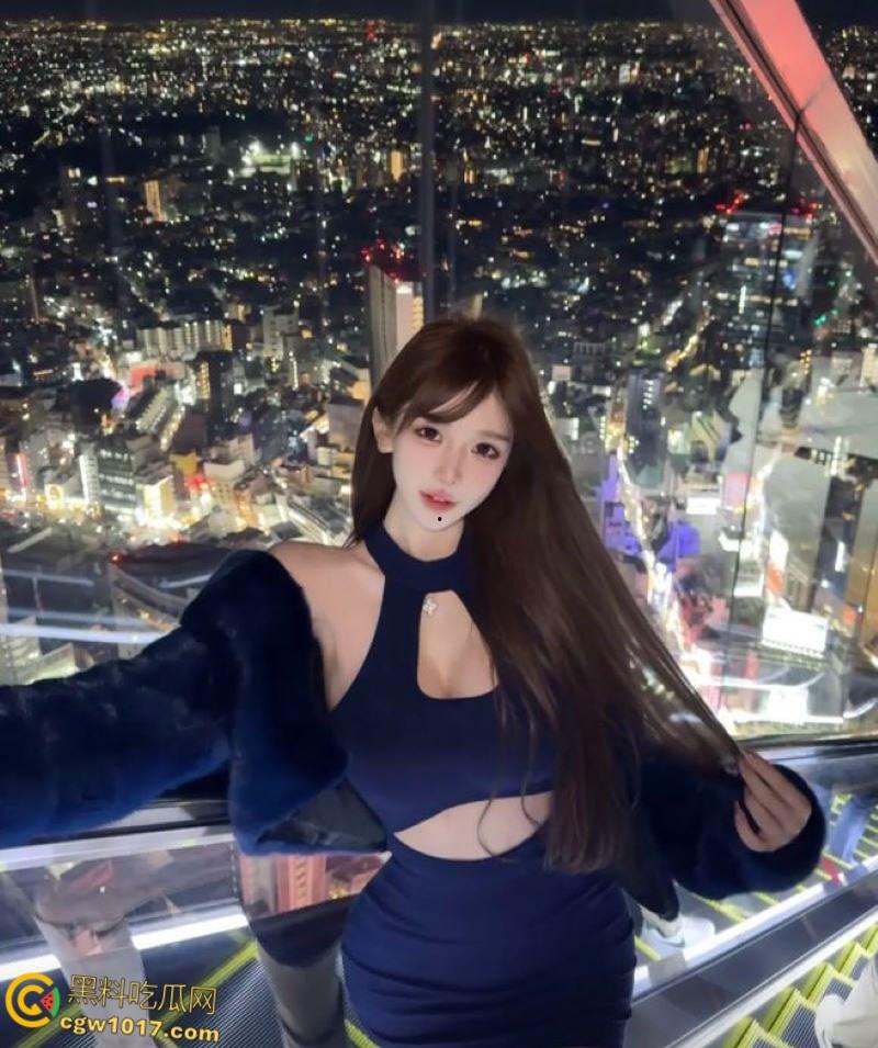 抖音网红【aehskdhmg】,可爱少女早年黄播起家,娇小身材大尺度自慰,道具猛插粉嫩骚穴娇喘连连!-2