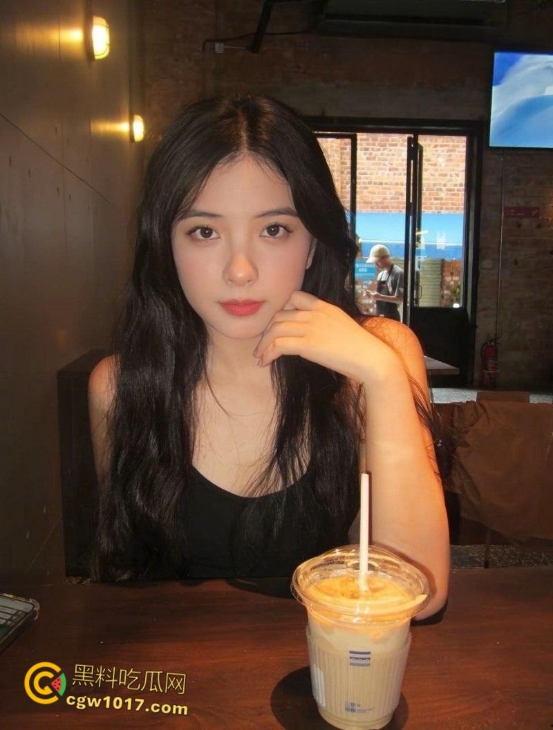 广西南宁反差婊【吴洛丹】,和男友鸳鸯浴自拍流出,饥渴小母狗跪地深喉口交,一线天超粉小穴被操到白浆流出 !-4