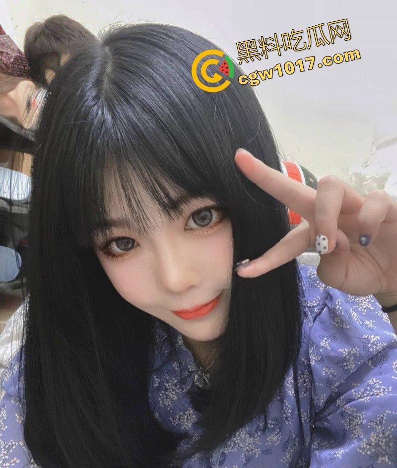 喜欢颜射的骚逼护理学妹【刘峎丽】口交深喉颜射极致榨精，狂骑炮友宛如自动打炮机器，简直骚到骨子里！-2