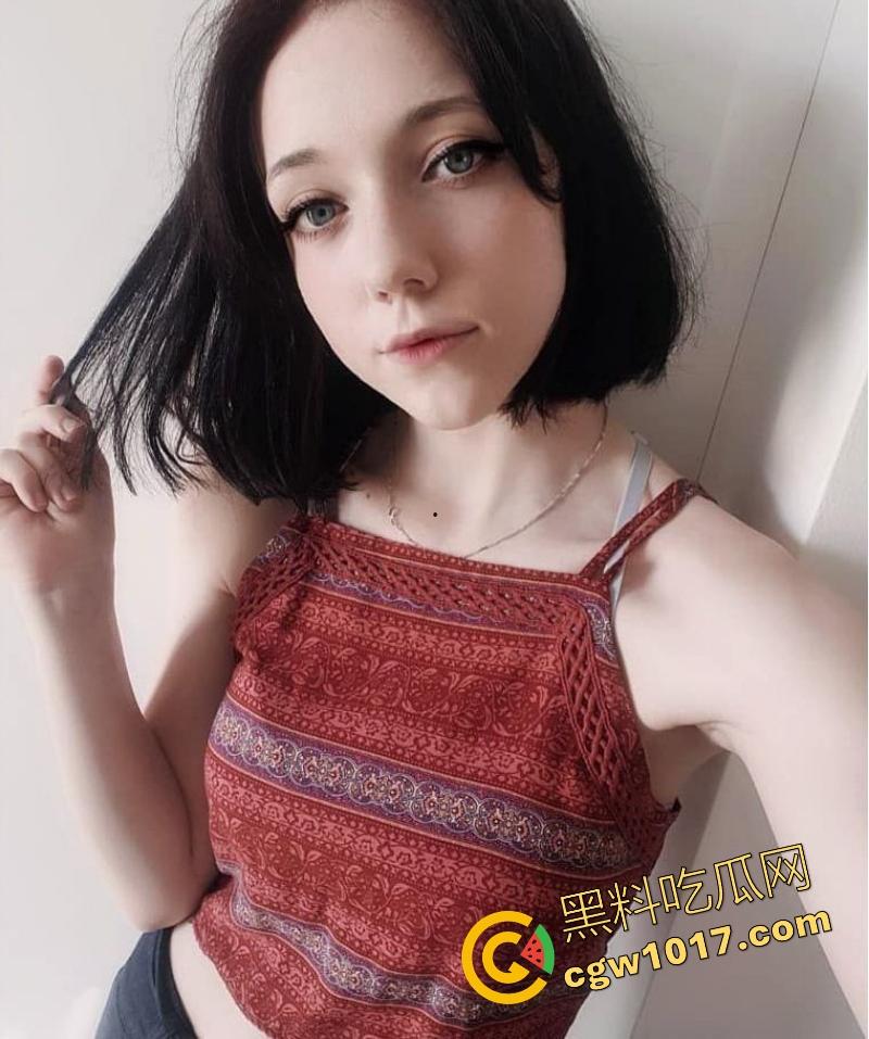 挪威巨乳福利姬【EllesClub】自慰福利合集曝光，白嫩美乳如雪峰，纤手揉捏湿润阴蒂，福利姬界的北欧炸弹！-2