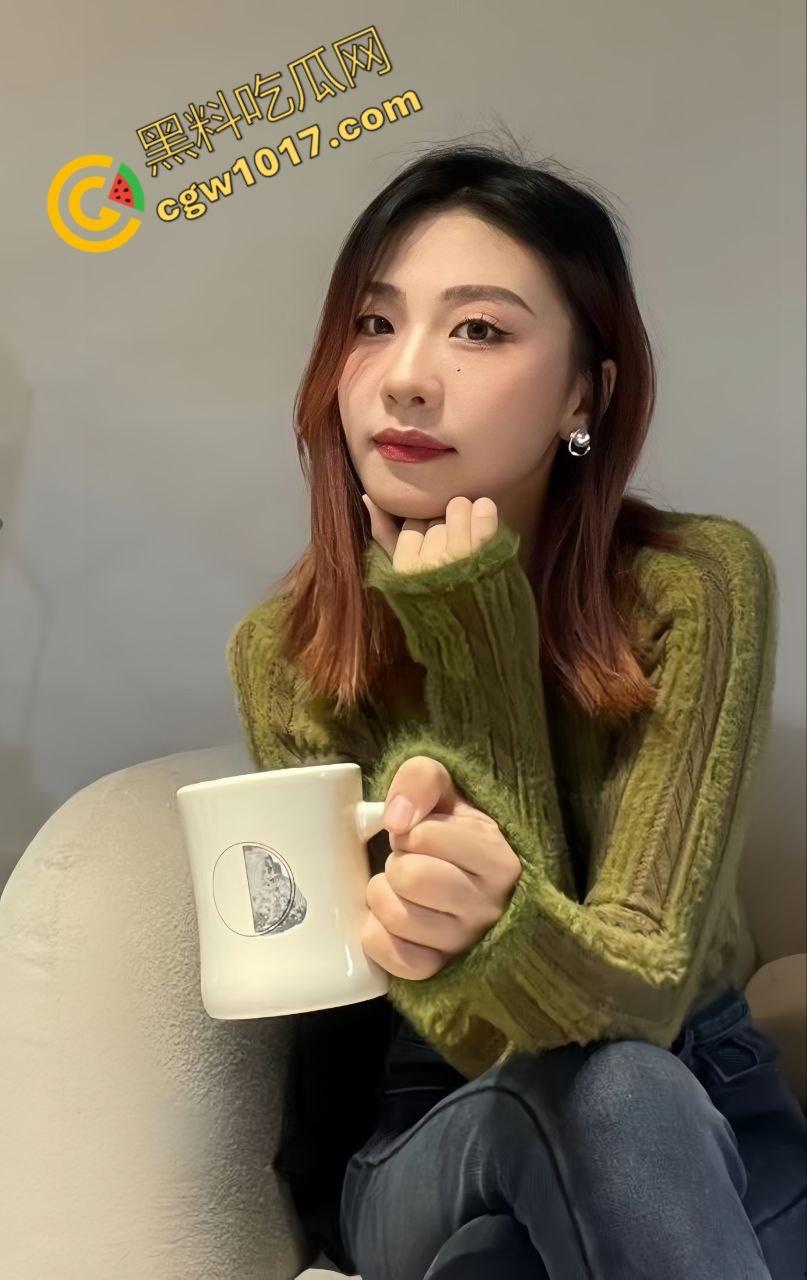 浙江超美人妻【赵婉茜】背着老公约炮被曝，翘臀细腰骚浪入骨，超大鸡巴按头深喉，各种羞耻姿势高潮腿软！-2