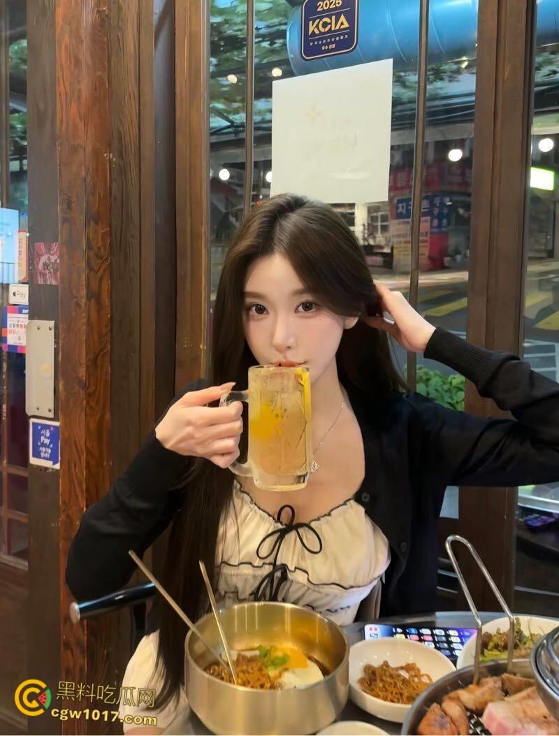 极品骚逼天天蹭大哥吃喝,KTV包厢内被直拖厕所后入狂干,哭喊别发视频,被瓜友怒爆让兄弟饱眼福 !-3