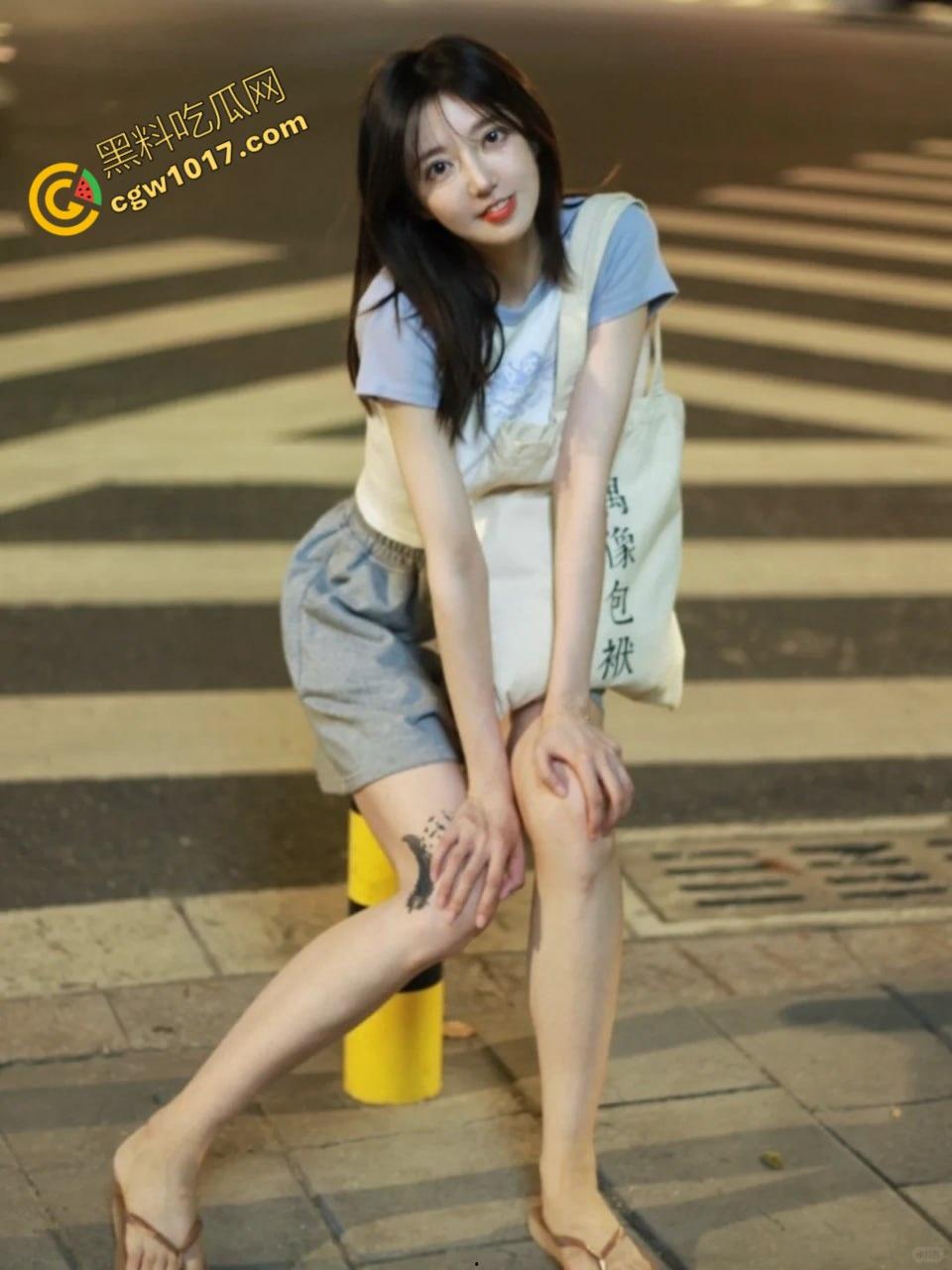 深圳20岁气质御姐【姜雪】与男友居家自拍泄密：清纯大眼女神秒变母狗，厨房撅臀口交深喉，粉嫩骚逼被大屌暴插内射-1