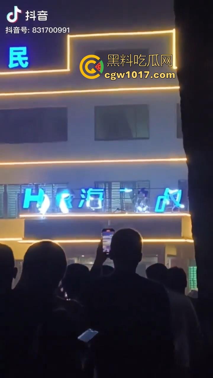 海南琼中爆发大规模群体抗争！因海南天然橡胶产业集团偷砍农民的槟榔田爆发，现场的农民们情绪机动！-5