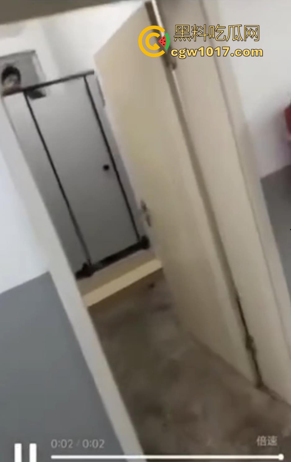 重庆人文科技学院一教音乐的女老师在厕所内上吊自杀，深夜被上厕所的女同学发现，现场极其吓人！-7