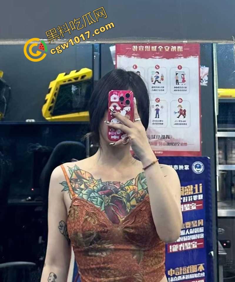 性感新疆纹身美女身体抵债:骚穴淫水横流,极品大奶,粉嫩骚穴被暴插,纹身师疯狂赚取纹身费!-4