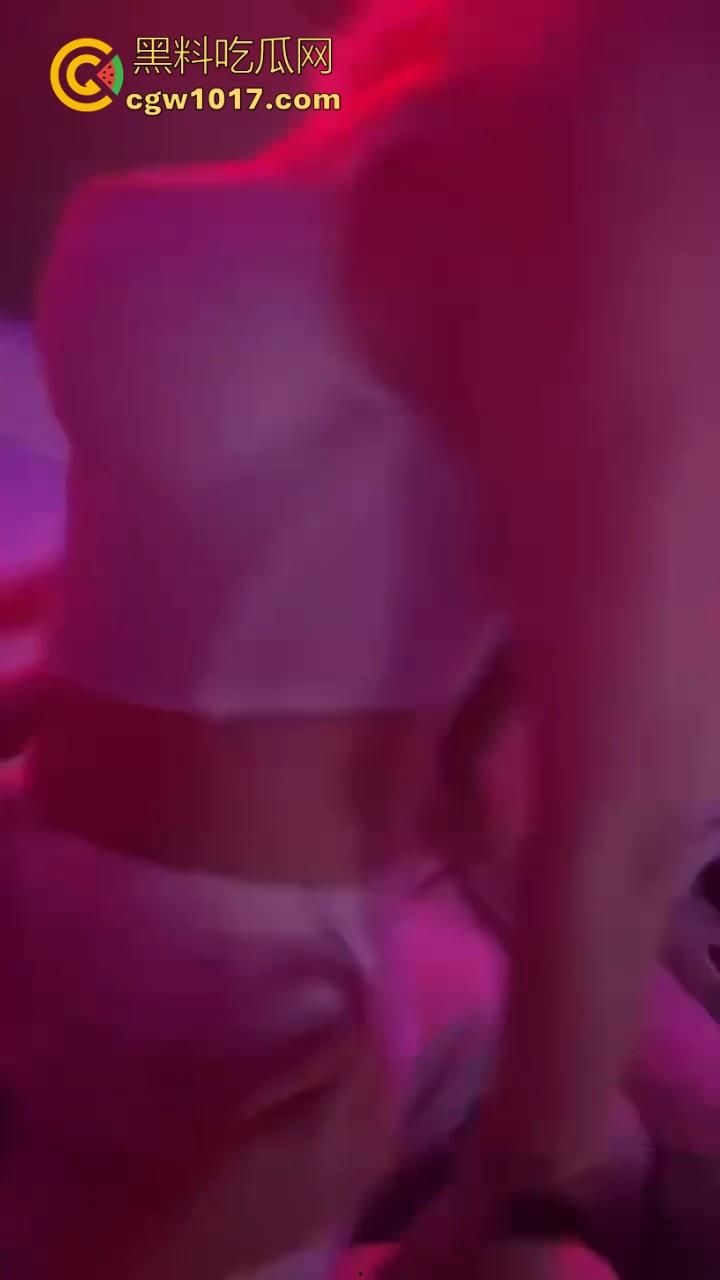 春霄一刻值千金！这种情况借钱也得上啊！灯红酒绿的生活谁不陶醉，极品女模身上骑，一月劳作全白干！-6