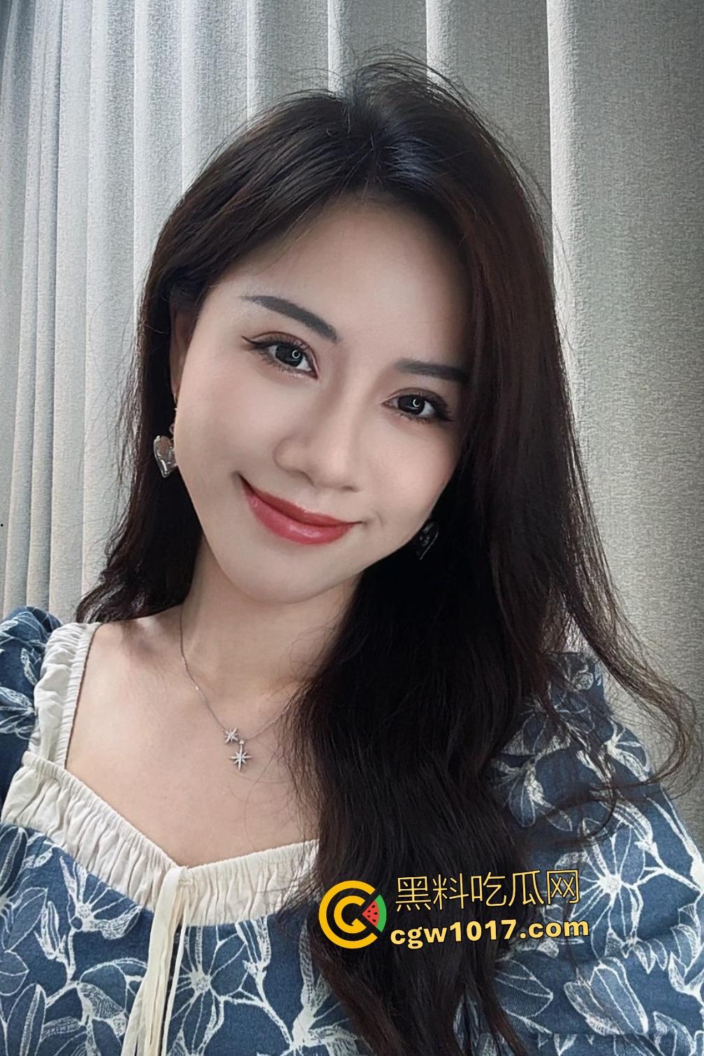 海角哥哥带妹妹酒店开房，肉丝足交还戴眼罩口交20分钟才口爆射嘴，持久忍耐力变态，换一般人5分钟完事了！-1