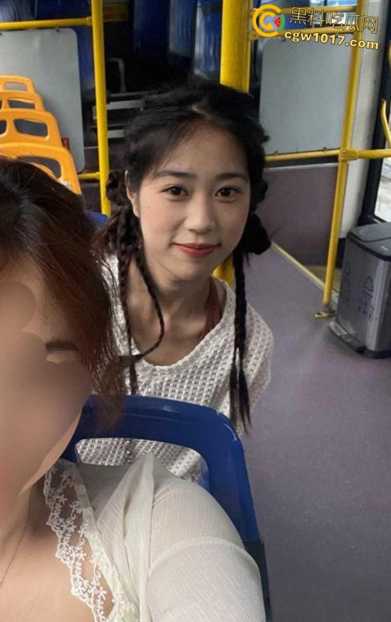 高颜值反差舞蹈生，难以抵抗金钱诱惑成为金主性奴，胯下侍奉爆筋肉棒，害羞的说只允许拍这一次，口技十分了得 ！-3