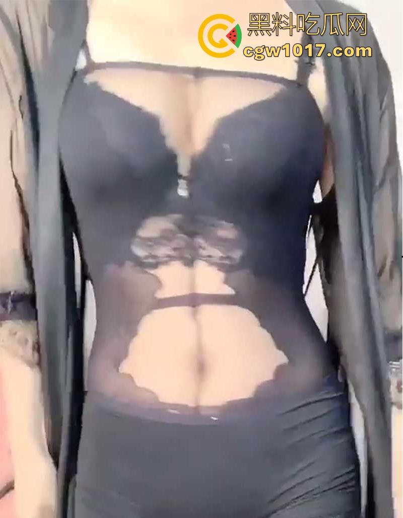 快手性感御姐网红【柠柠Smile】极品御姐暗藏媚骨，化身淫媚舞姬撩拨金主，咬唇自抚玩丝袜诱惑，真骚啊！-9