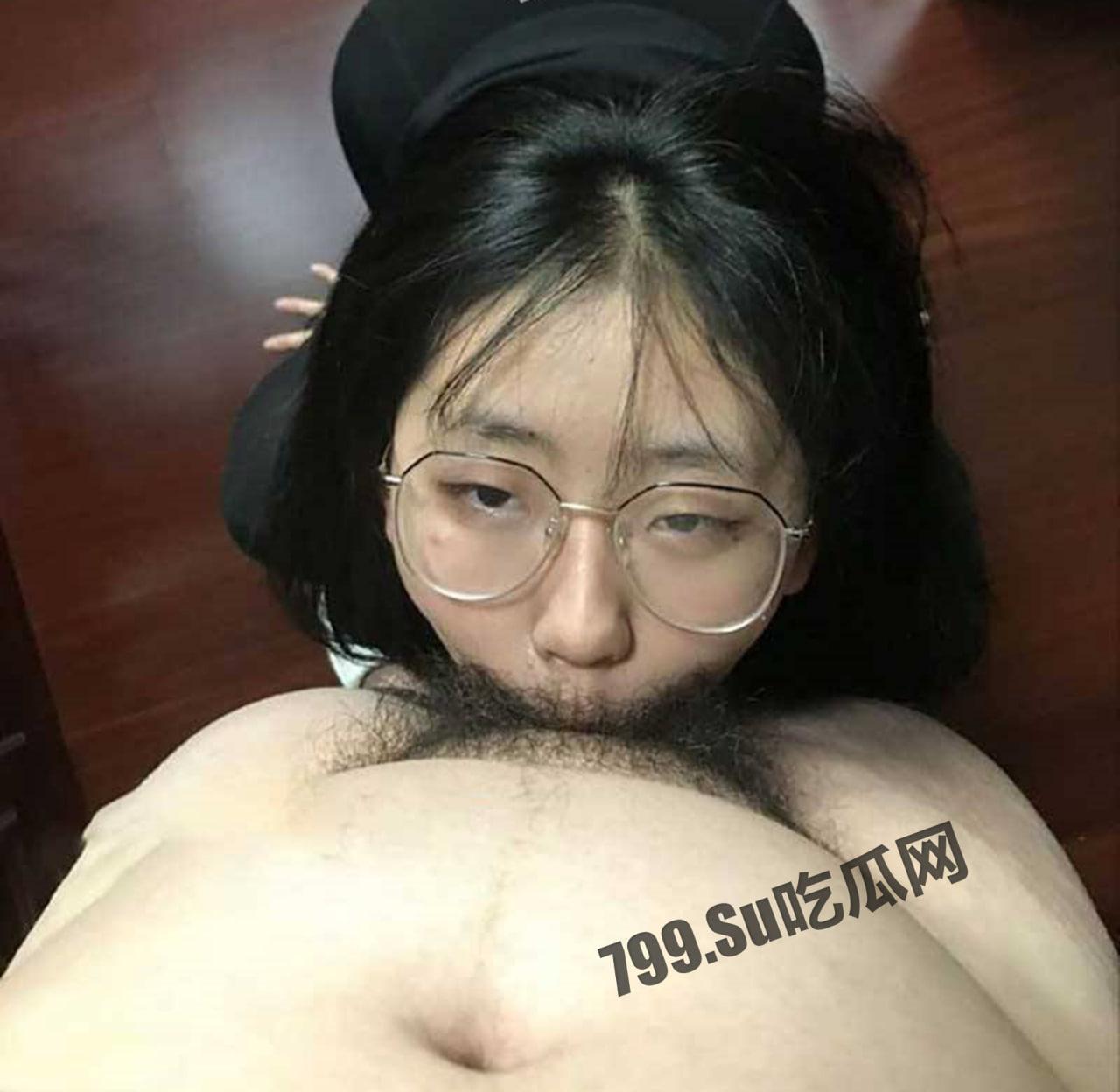 【超精品泄密】 极品学生眼睛娘反差婊 外表乖乖女 没想到吃鸡这么骚 口活爆好 深喉的样子真棒啊-1