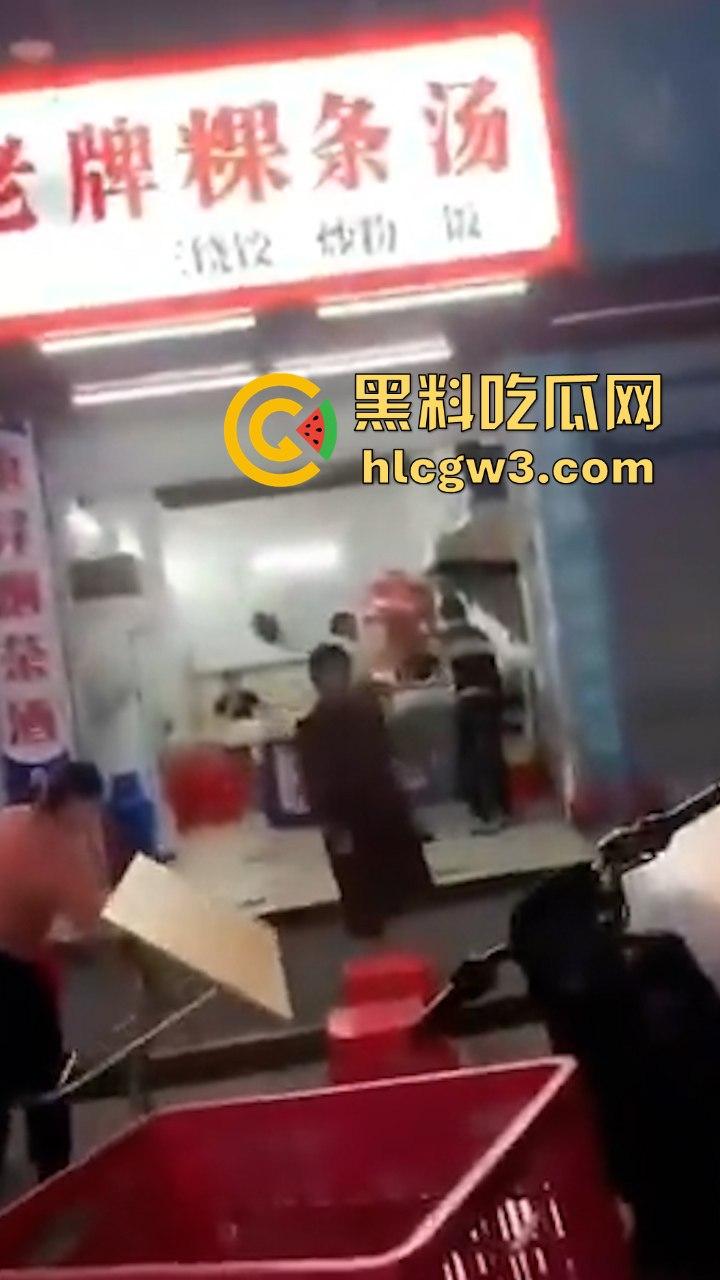 前有公务车街头撞飞摩托男 后有半夜突袭查抄商户 广东潮汕这是在年底冲业绩吗?-4