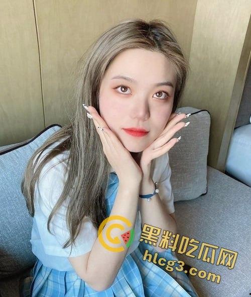 武汉职业技术学院清纯女学生『何颖颖』,JK制服下的肥臀粉穴无套抽插,全程火辣曝光!-2