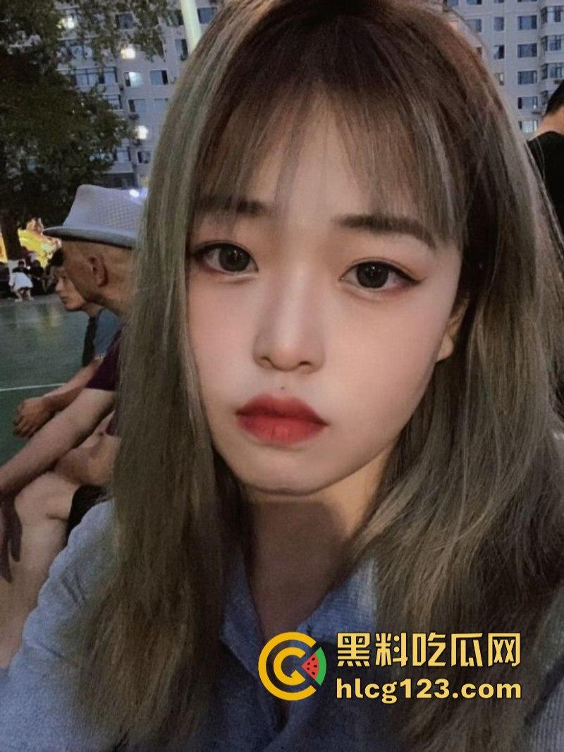 高质量露脸泄密【川音学院】21届声乐系学妹 朋友圈装纯私下约炮极度反差!-1