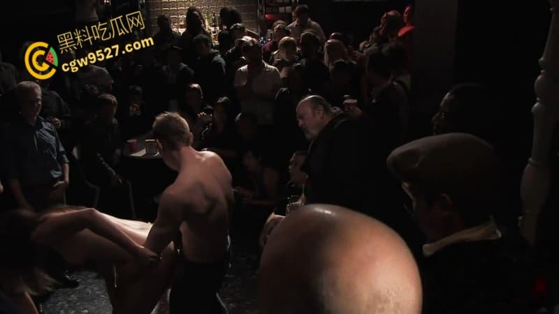 美国经典猎奇《性爱酒吧》,艳星BobbiStarr沦为囚禁母狗,被酒吧任人玩弄,享受明星的性感酮体 !-6