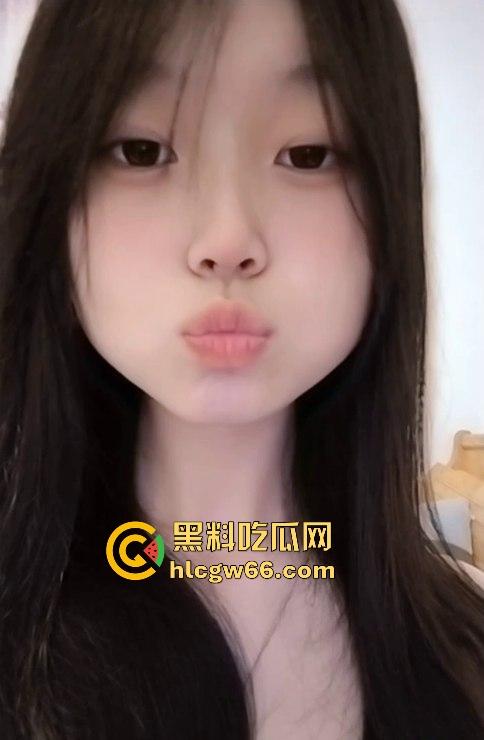 昆明旅游职业学院公认的清纯和母狗双代表【周彤珊】小小卡哇伊的 但你见的逼少过人吃过的鸡！-3