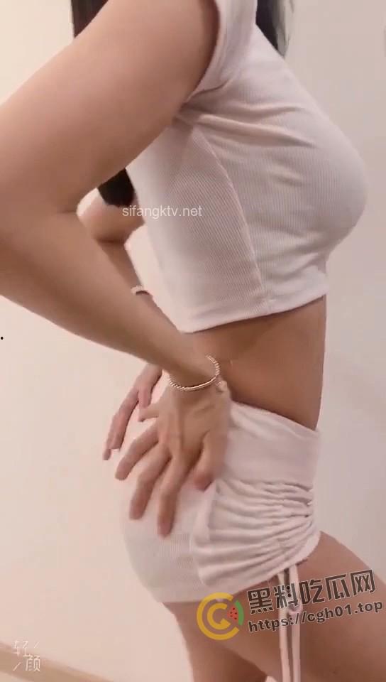 抖音重磅泄密！43万粉丝网红双胞极品DJ，高颜值好身材 榜一大哥连麦看批视频流出 双倍快乐-4