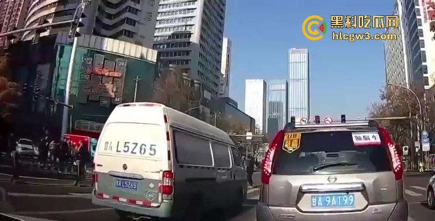 甘肃兰州城关区男子驾车撞伤行人后逃逸 接着又撞伤三人,疯狂逃亡路上再造惨剧!-4