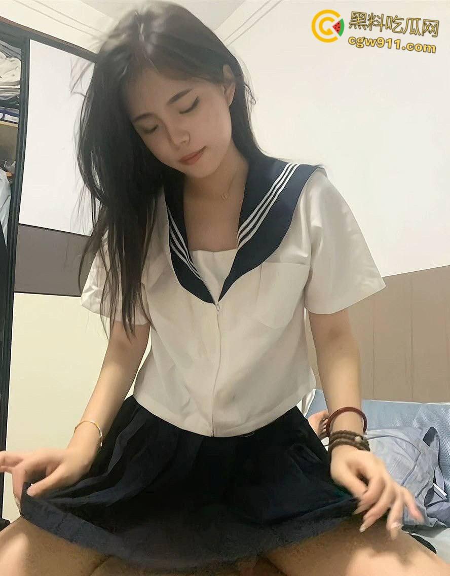 青岛大学嫩妹【杨紫馨】,JK制服女上疯狂扭臀,蜜桃臀被炮友大屌猛干,高潮瘫软娇喘不断,肉臀撞得啪啪响!-3