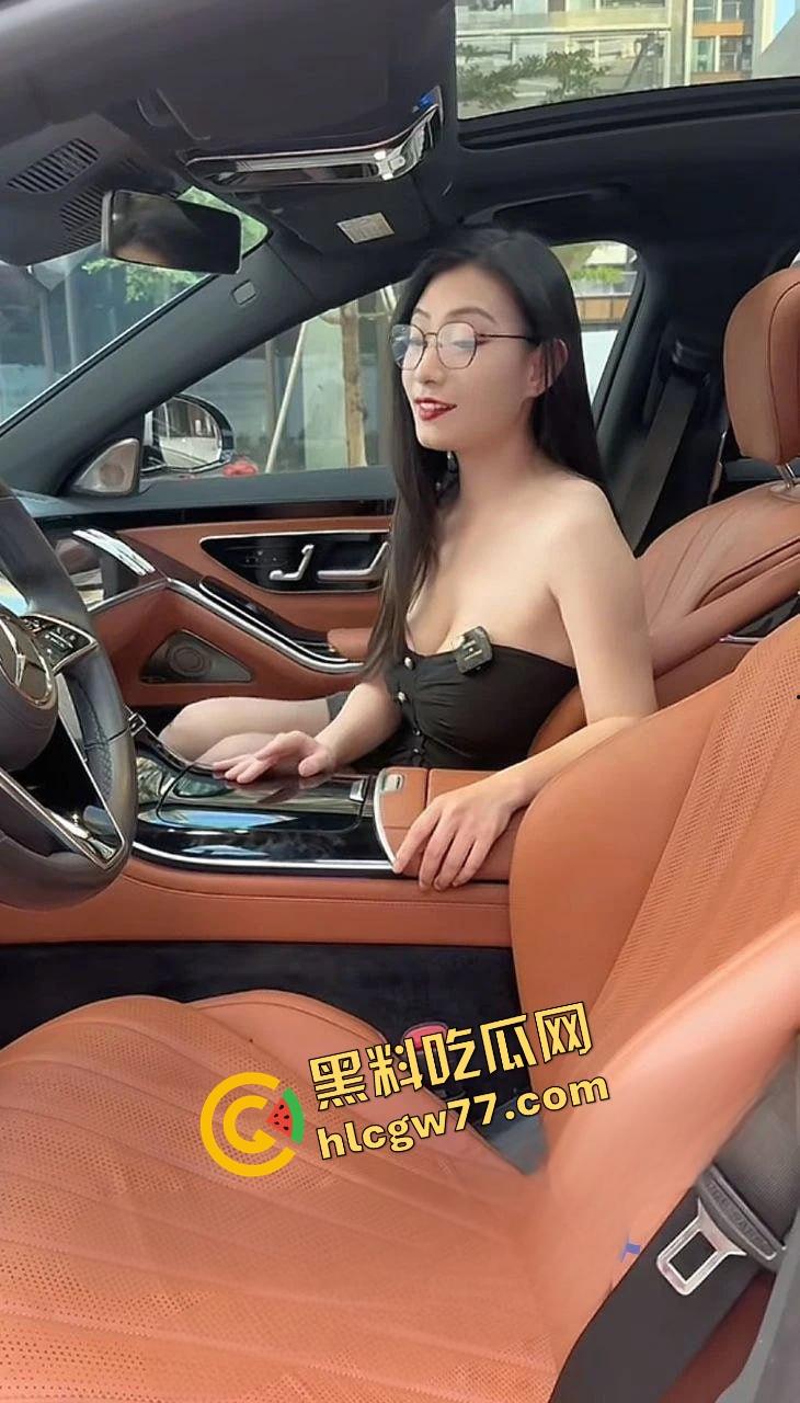 抖音骚鸡直播不穿打底裤,肥鲍晃来晃去勾魂摄魄,卖车还是卖骚?裤都脱了你卖我这车?-5