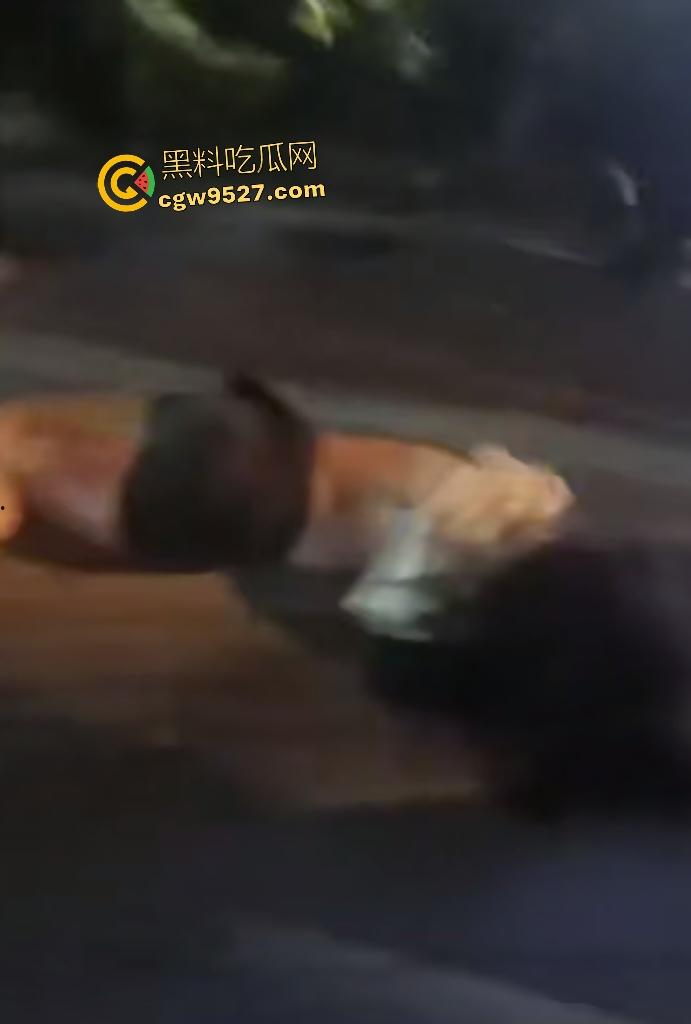 9月2日晚上广州海珠鹤洞桥底，合创汽车开智驾直接冲撞行人，连幼童都撞飞了，这智驾怕不是失了智吧？-6