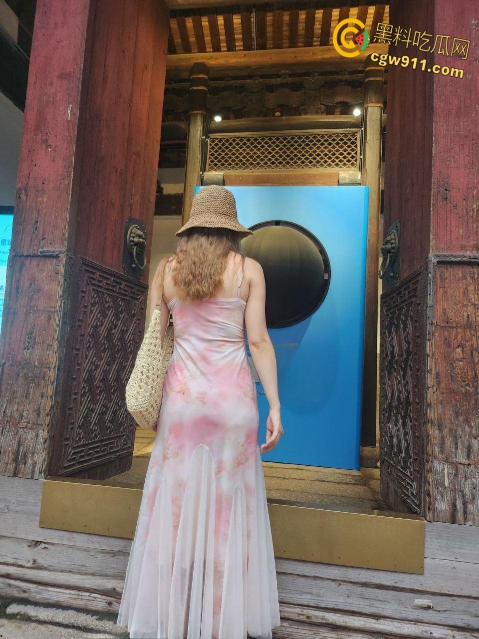 推特调教人妻大神【xiaoxin064】,约炮32岁韵味少妇,把少妇当成母狗边旅游边操,无套内射黑丝翘臀 !-2