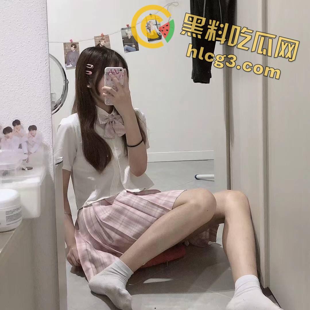 博洛尼亚大学高颜值留学生『阮如意』回国被迷奸，玩具塞逼的羞耻丑闻曝光-5