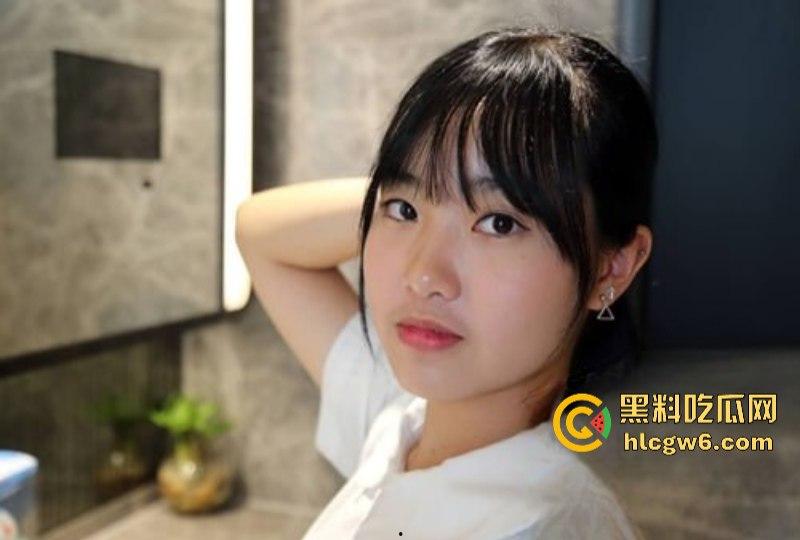 香港呆萌学生妹【陈佳】被骗酒店拍摄裸体写真！清纯无滤镜极致私密大尺度粉穴特写视频曝光！-3